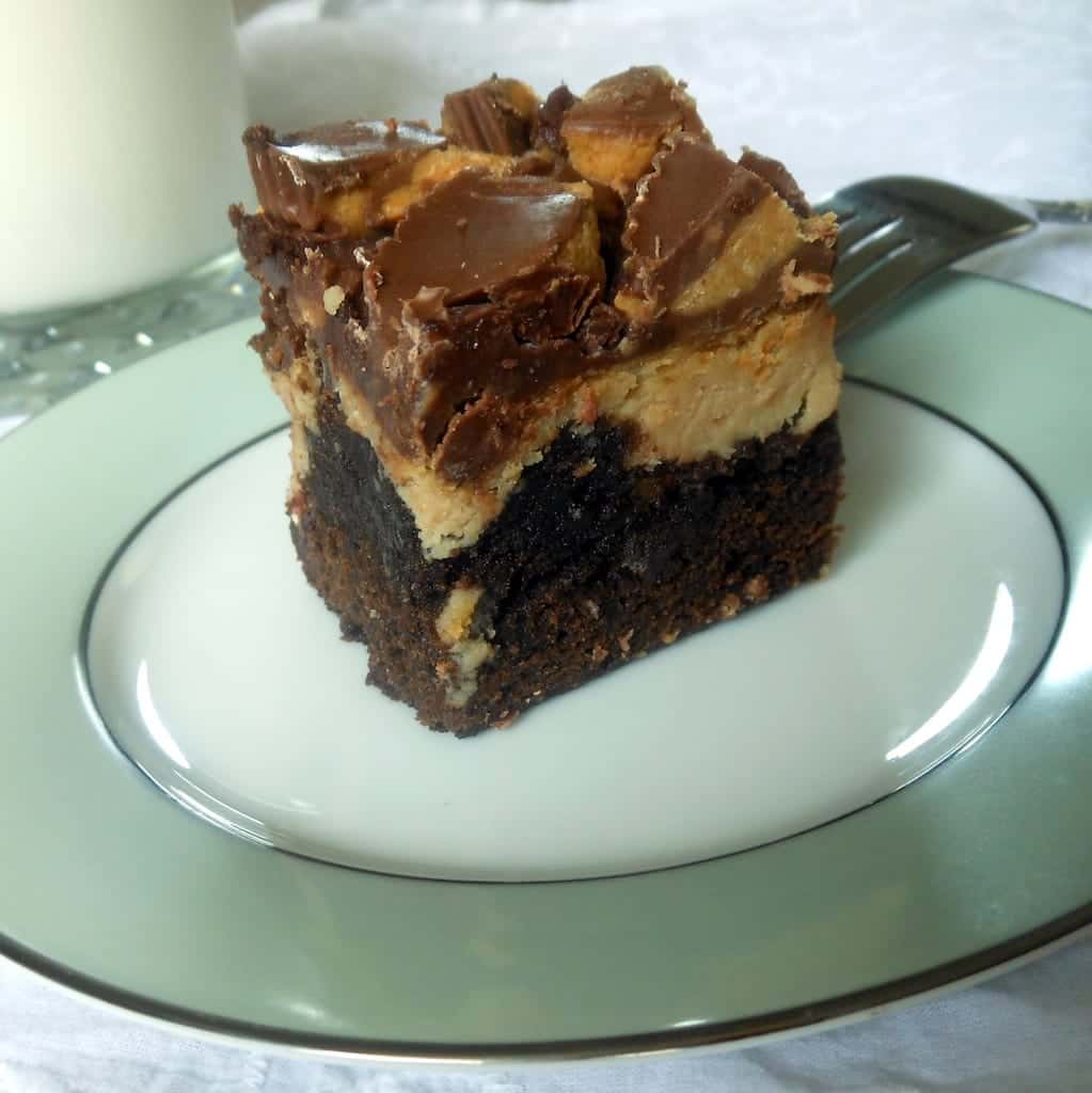 Reese&amp;#39;s Peanut Butter Cheesecake Brownies - Sugar Dish Me