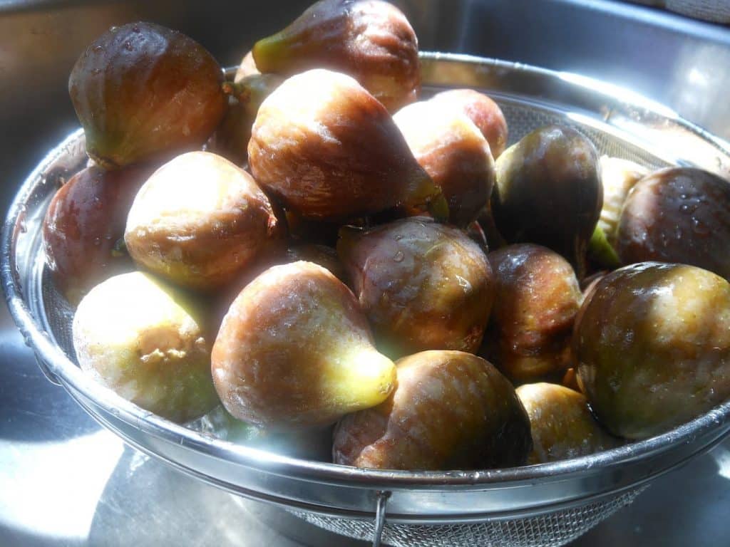 making fig jam for cookies