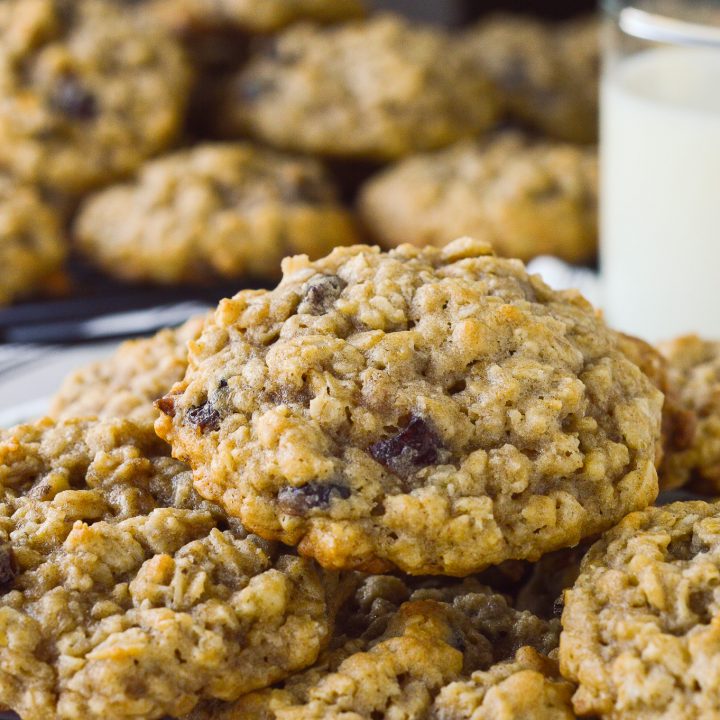 https://www.sugardishme.com/wp-content/uploads/2012/01/Oatmeal-Cookies-with-Raisins-720x720.jpg