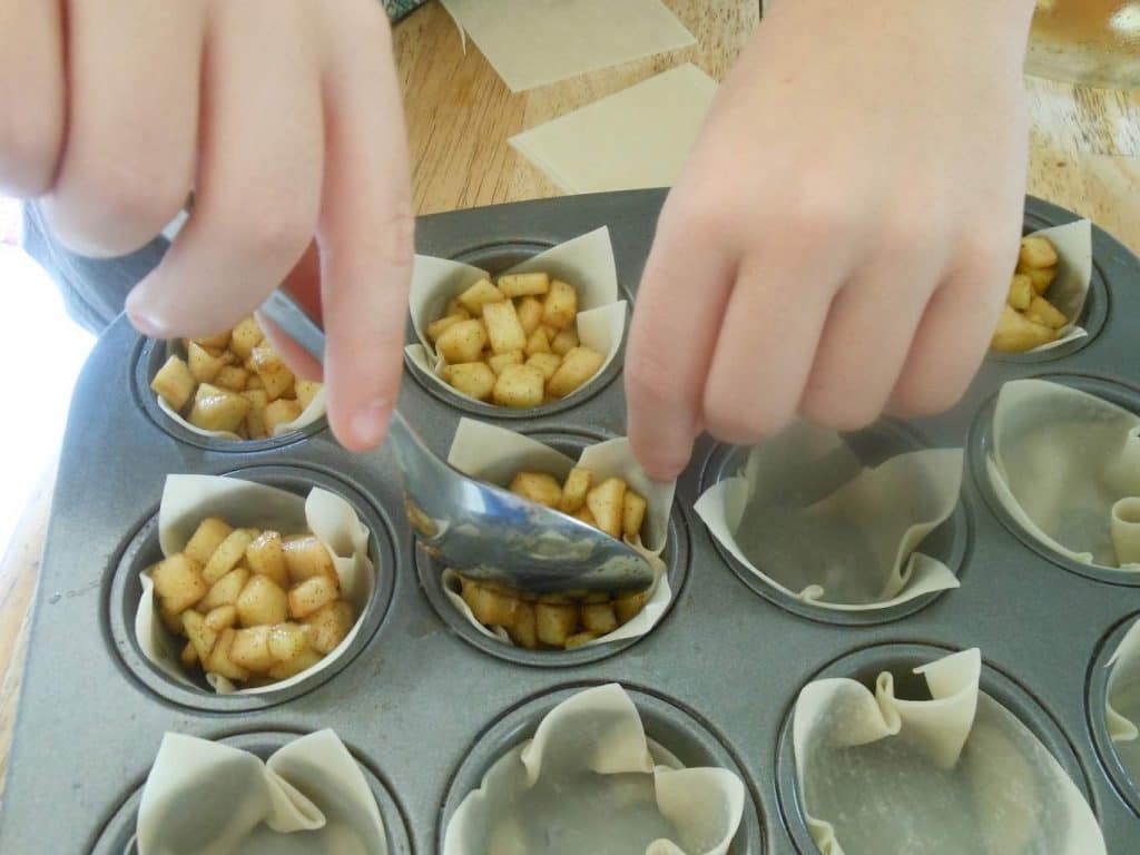 Mini Apple Pies with Wonton Wrappers