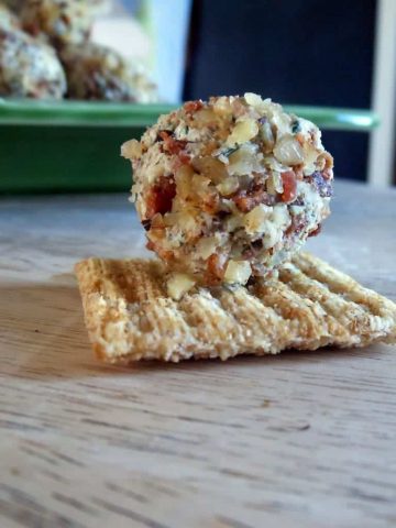 Bite-Size Bacon Spinach Cheese Balls