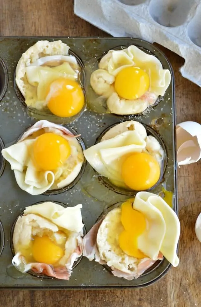 Easy Baked Eggs with Prosciutto and Provolone