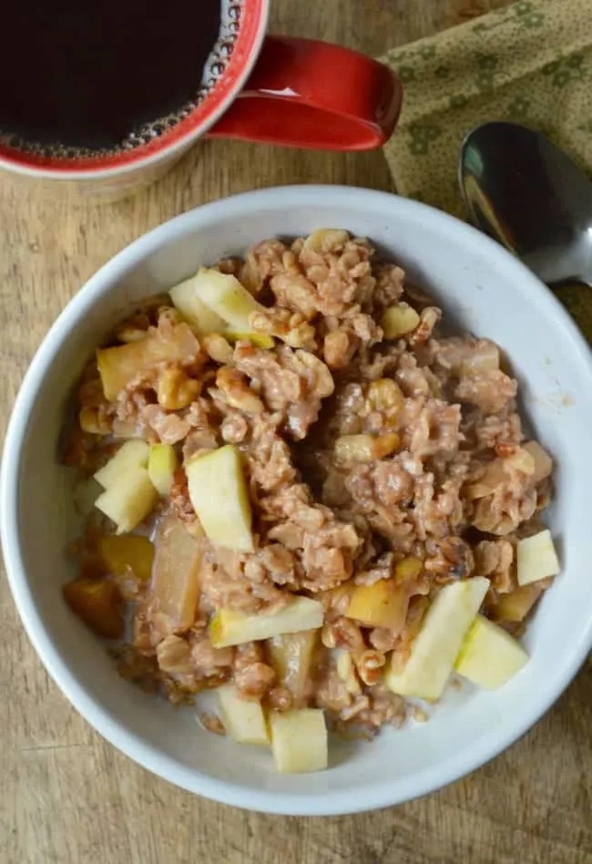 Homemade Apple Cinnamon Oatmeal