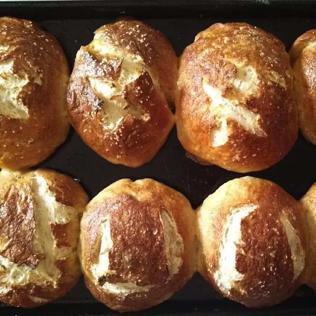 Manic Monday; Pretzel Rolls