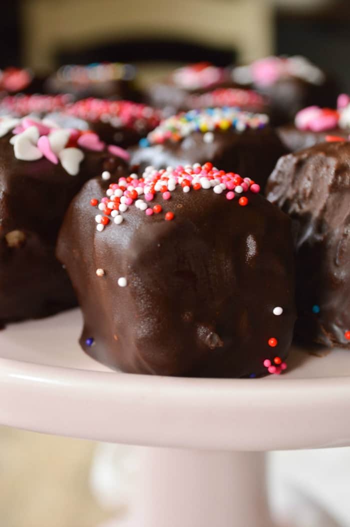 Chocolate Covered Strawberry Cheesecake Bites