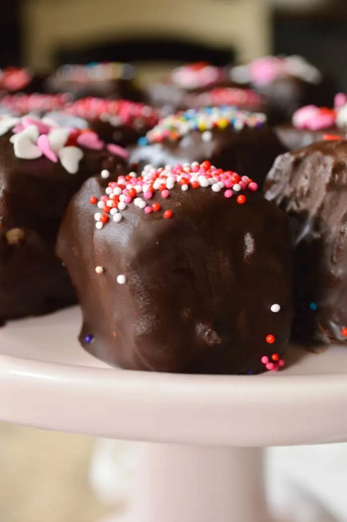 Chocolate Covered Strawberry Cheesecake Bites