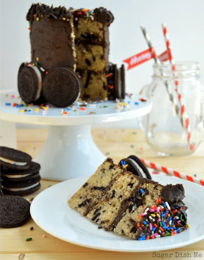 Cookies and Cream Cake with Oreos