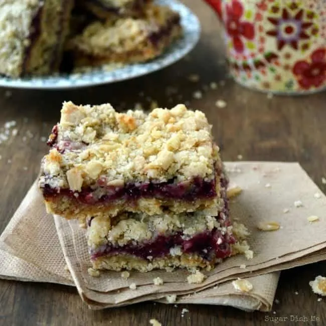 Berry Crumb Bars with an Oatmeal Crust