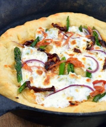 Asparagus Pizza with Sun Dried Tomatoes and Asparagus