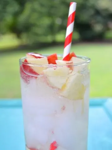 Sparkling Water with Apples