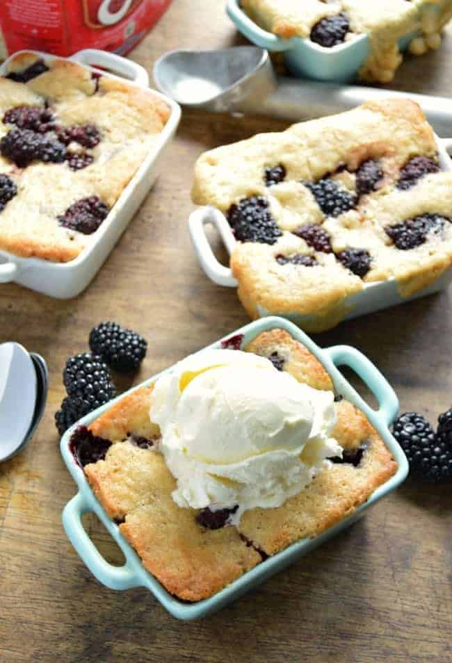 the easiest blackberry cobbler