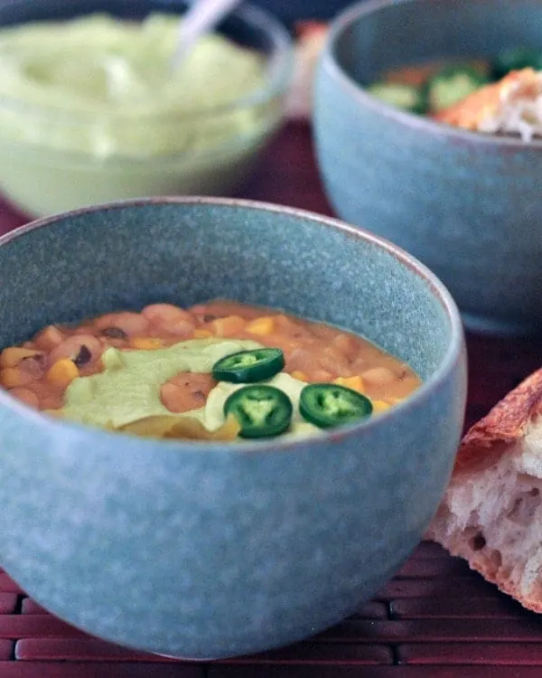 Smoky-White-Chili-with-Hatch-Avocado-Cream-@-spabettie