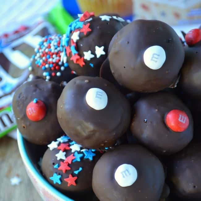 Permalink to: Stars and Stripes Crispy S'mores Cake Bites