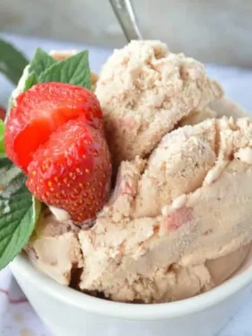 Strawberry Ice Cream with Rum Recipe