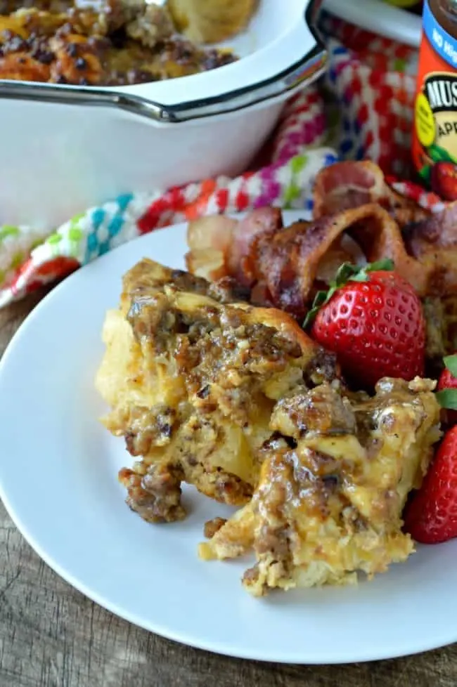 Easy Breakfast casserole with Sausage and Eggs