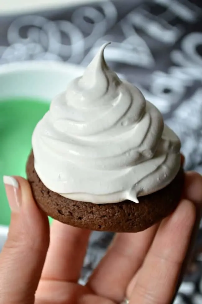 Marshmallow Frosting for Hi Hat Cookies