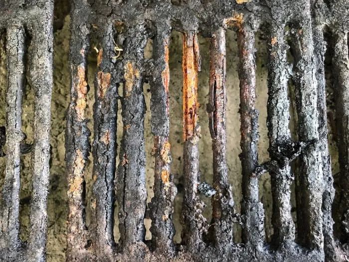 Rusted Charcoal Grill Grates