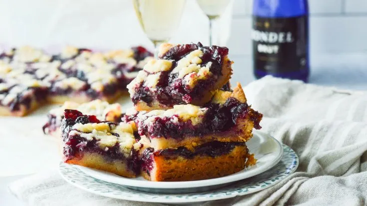 Blueberry Crumble Bars with Champagne